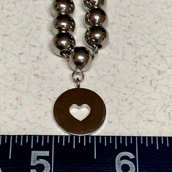 STAINLESS STEEL BEAD BRACELET W/HEART CHARM NIB - Picture 5 of 8